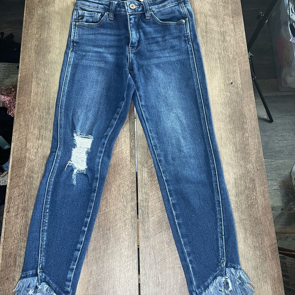 Kansan Women’s 26 (5) Distressed Crop Ankle Jean